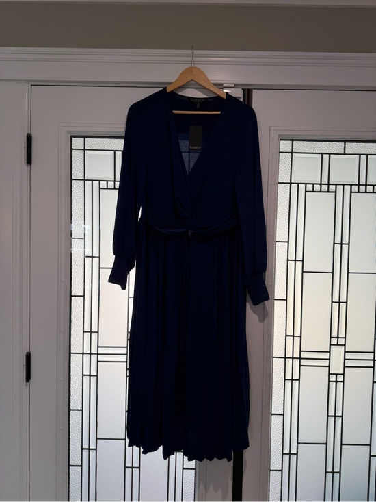 Eloquii Dresses & Skirts - Eloquii Deep Navy Long Sleeve Midi Dress